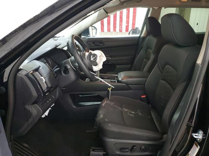 2025 Nissan Pathfinder sv