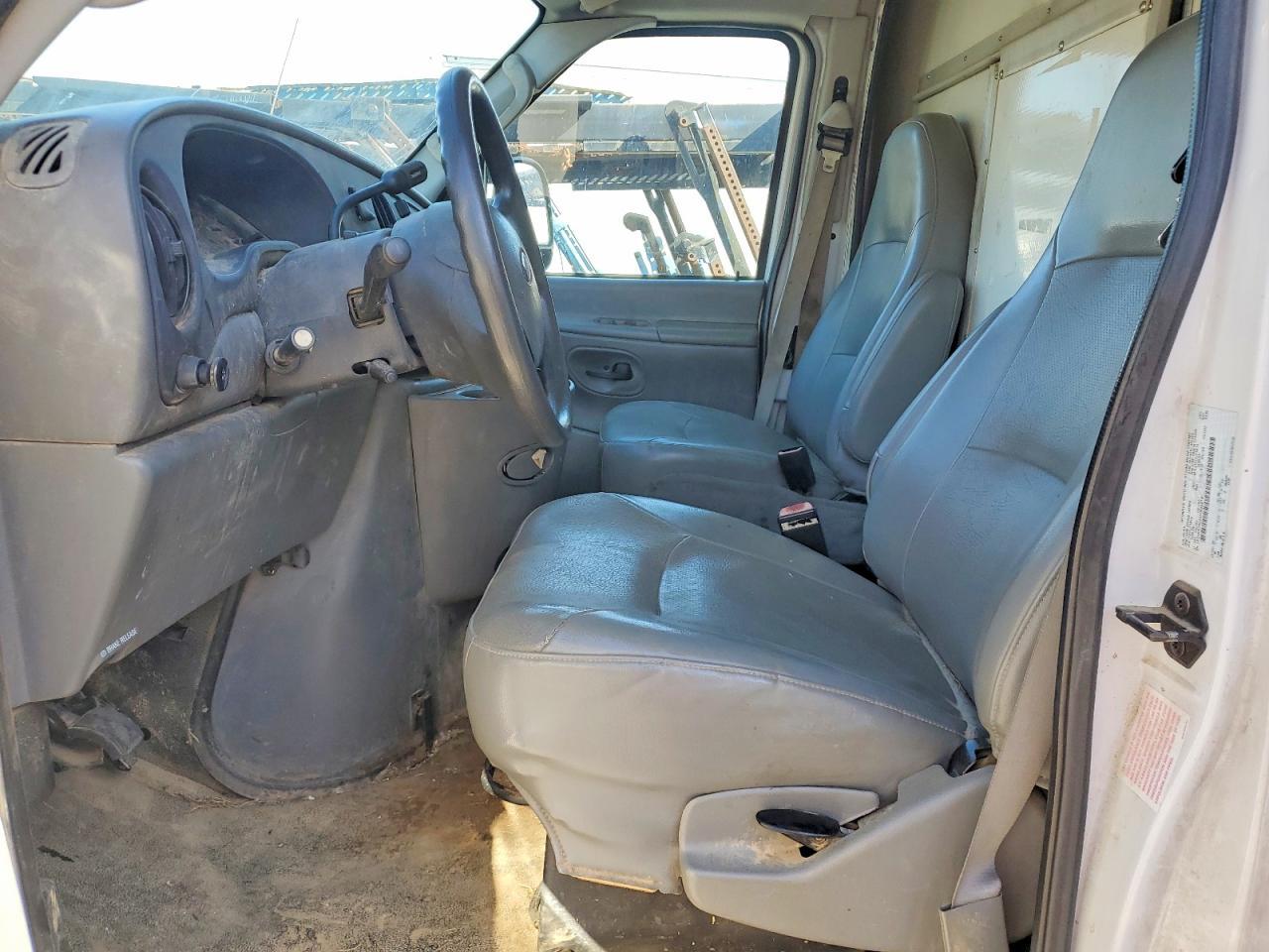 2004 Ford E350 Delivery Truck