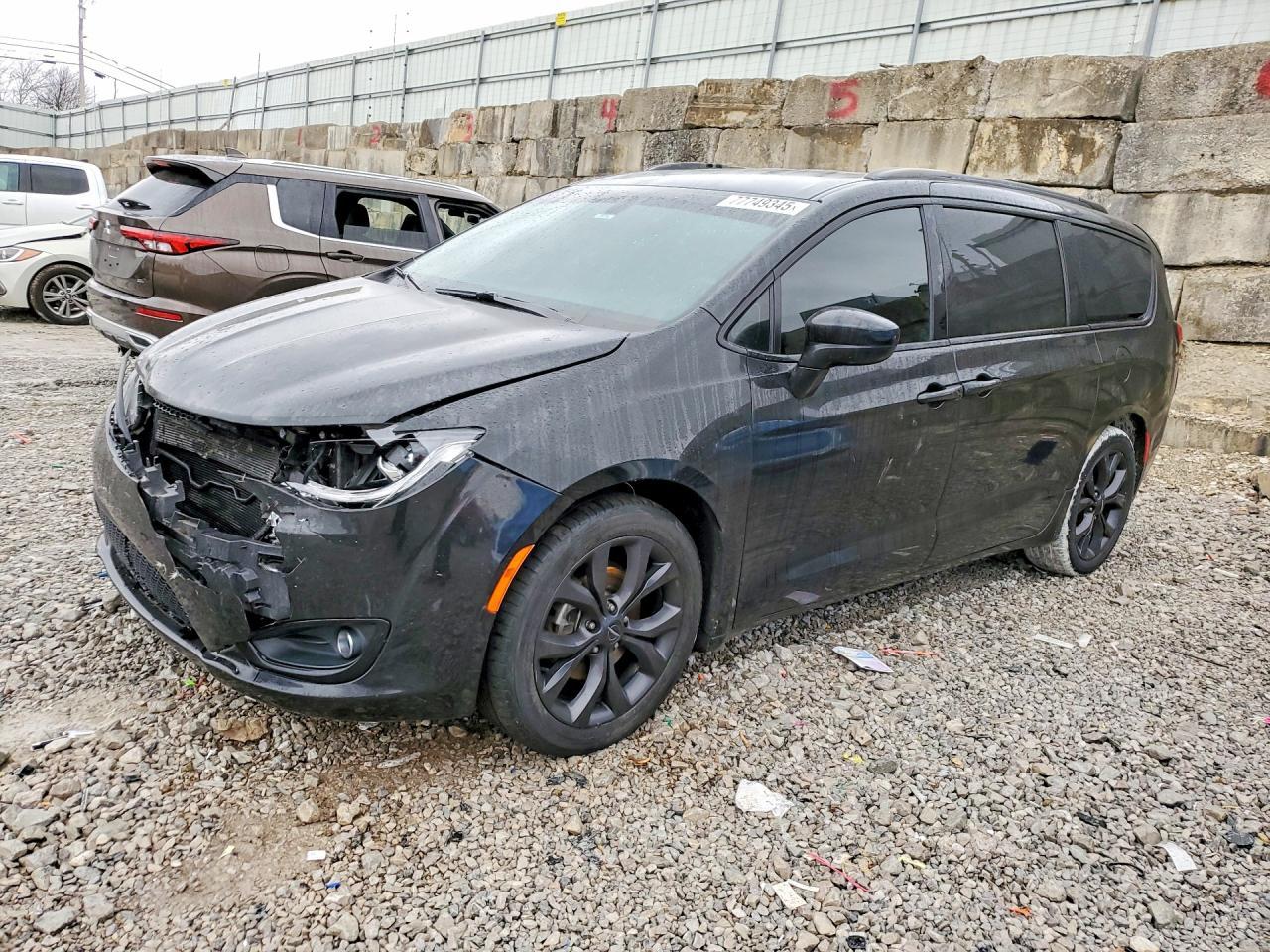 2018 Chrysler Pacifica Touring Plus