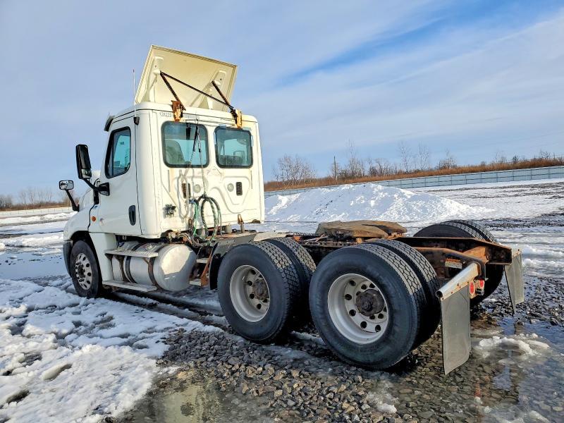 2016 Freightliner Cascadia 125 Semi Truck