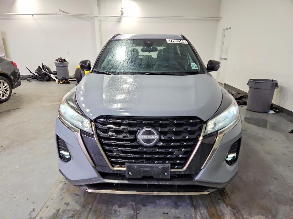 2023 Nissan Kicks sr