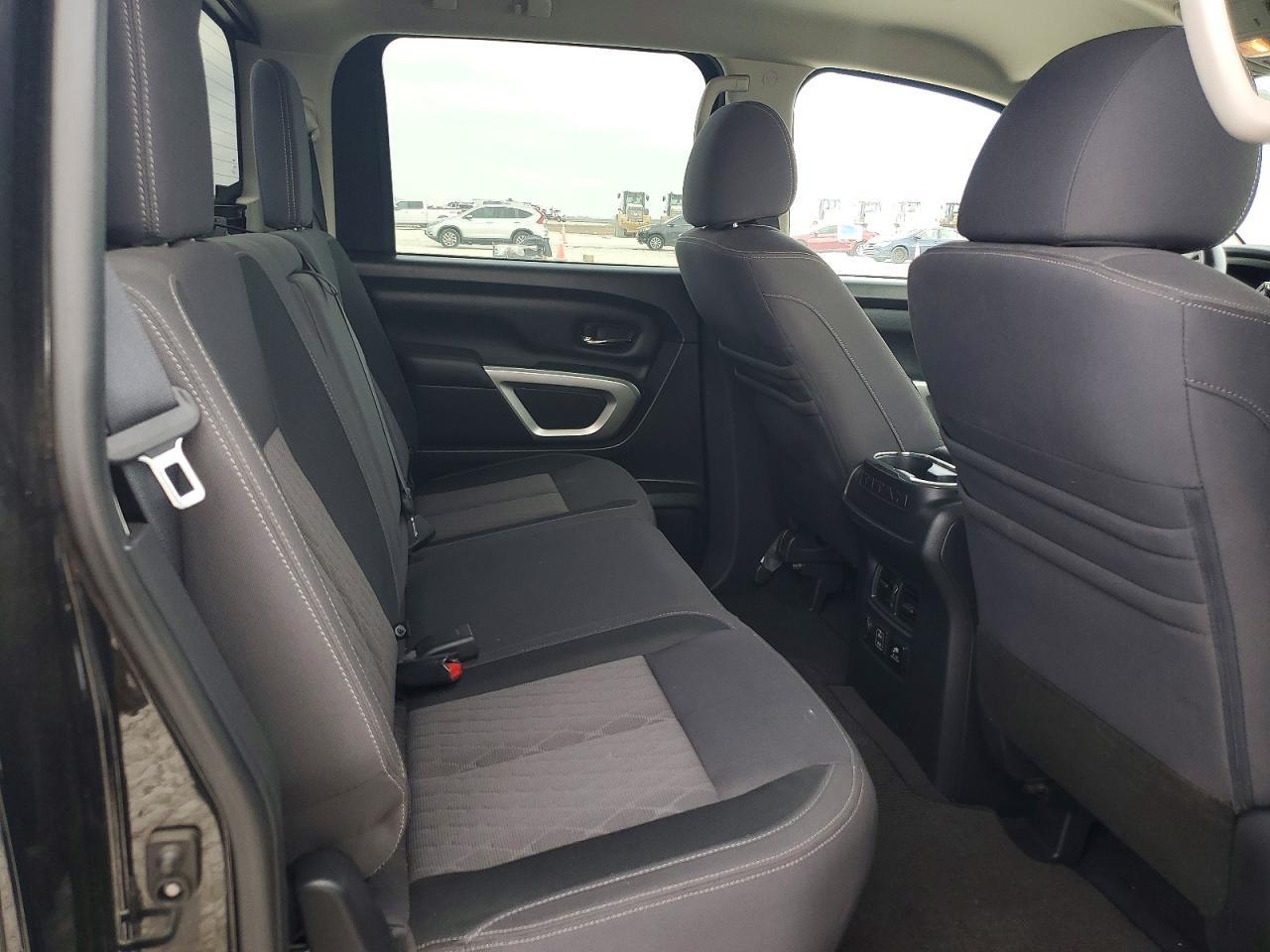 2021 Nissan Titan sv