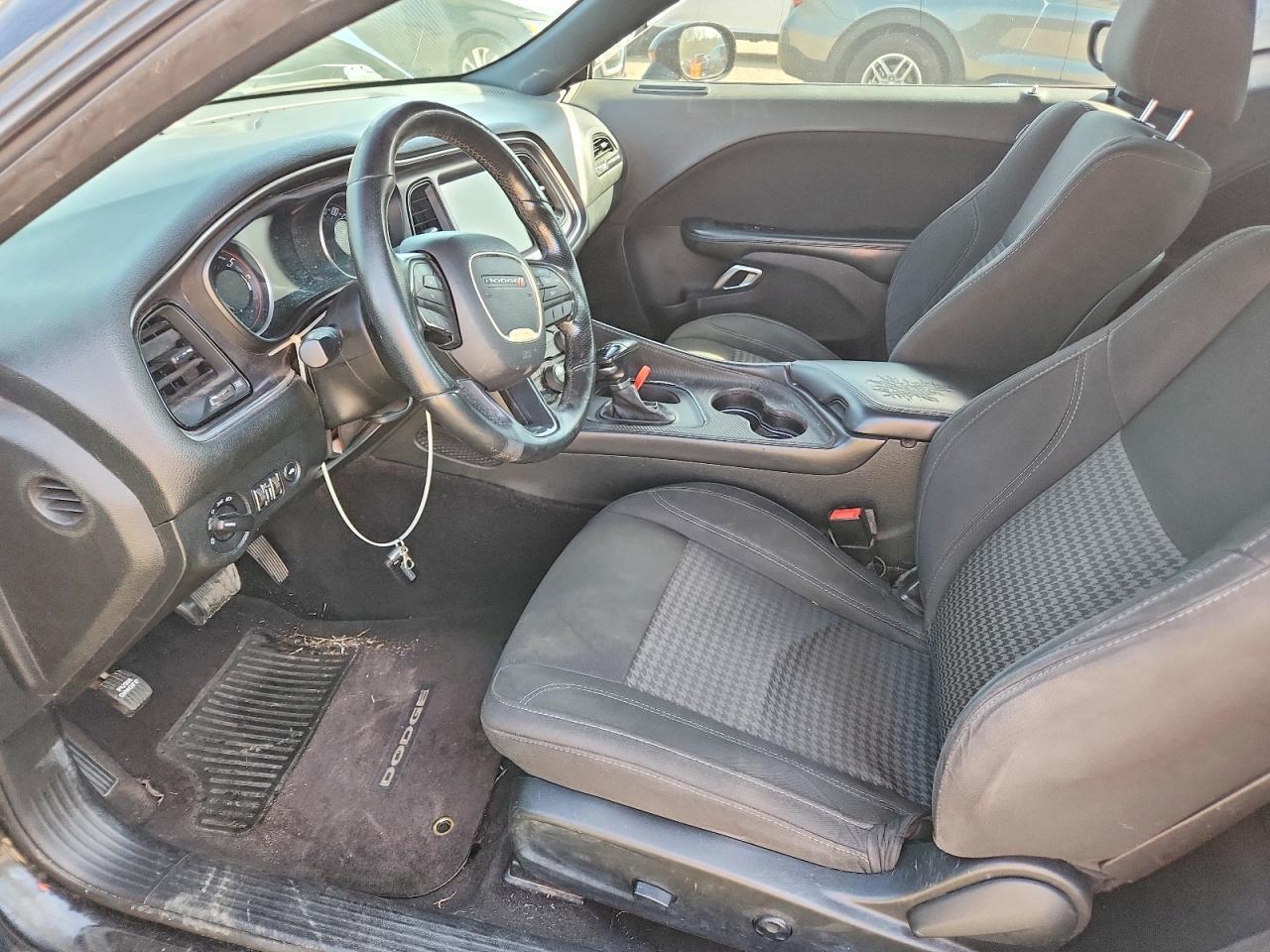 2016 Dodge Challenger sxt