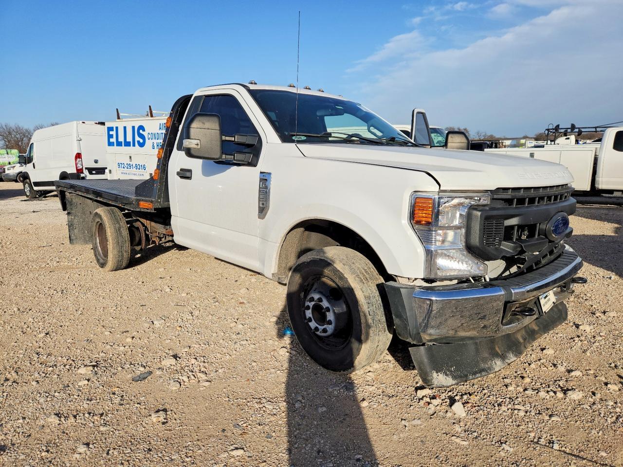 2022 Ford F350 Super Duty Flatbed Truck