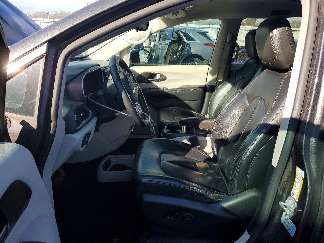 2017 Chrysler Pacifica Touring l