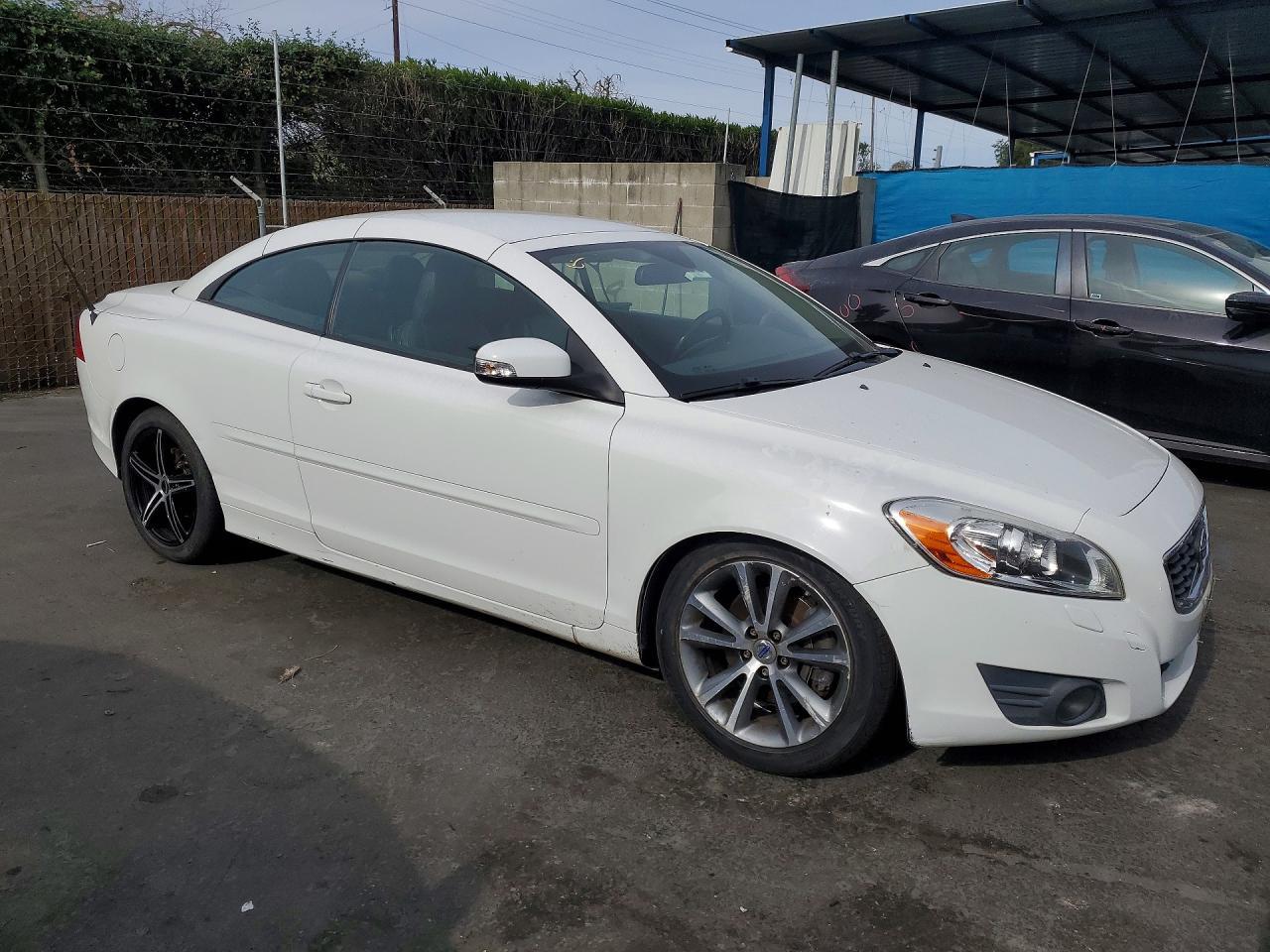 2011 Volvo C70 T5