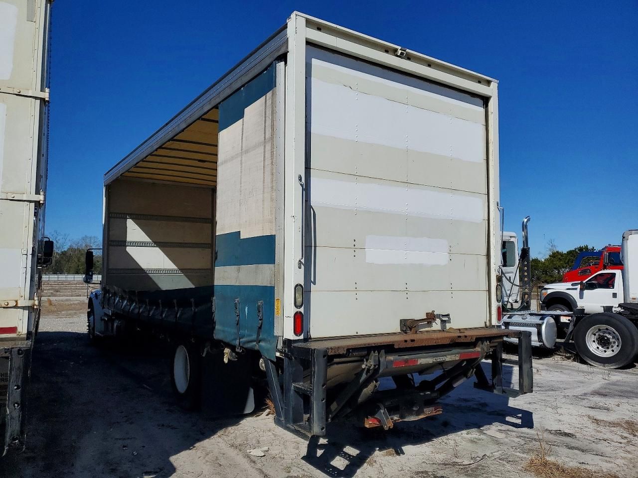 2016 Freightliner Business Class M2 BOX Truck