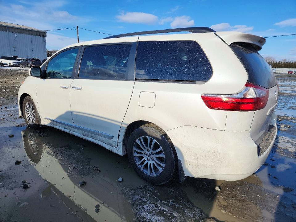2020 Toyota Sienna xle