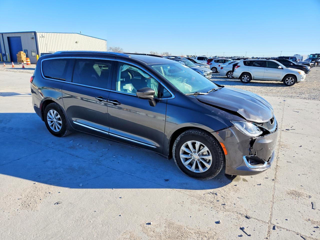 2018 Chrysler Pacifica Touring l
