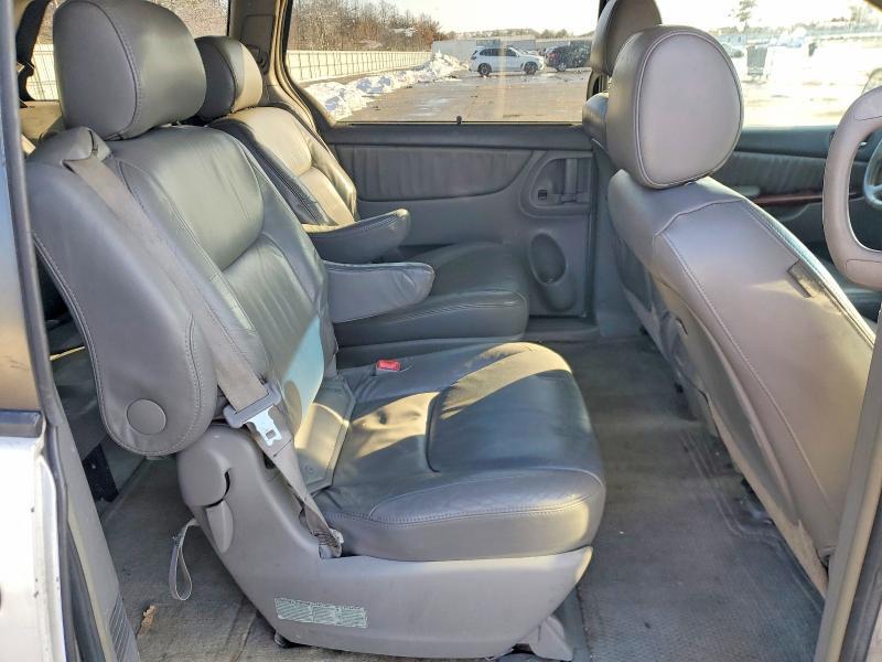 2005 Toyota Sienna xle 7 Passenger