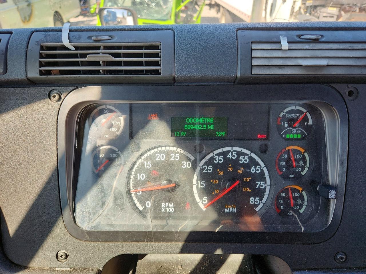 2016 Freightliner Cascadia 125 Semi Truck