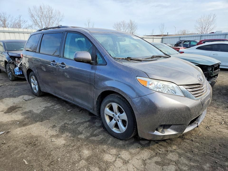 2015 Toyota Sienna le