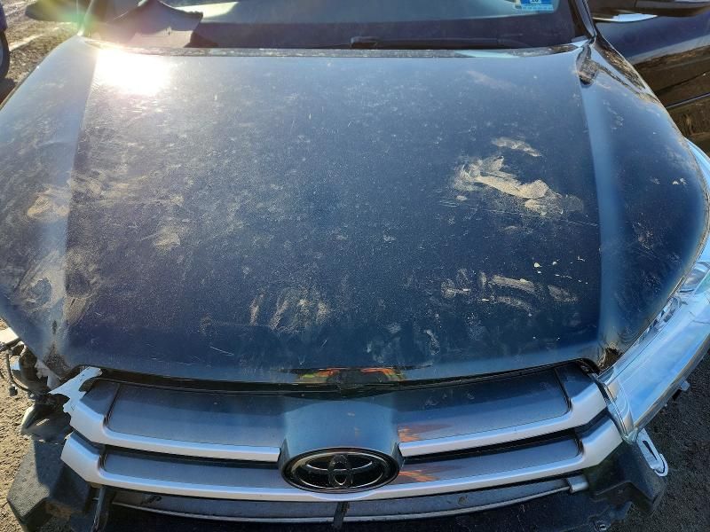 2018 Toyota Highlander se