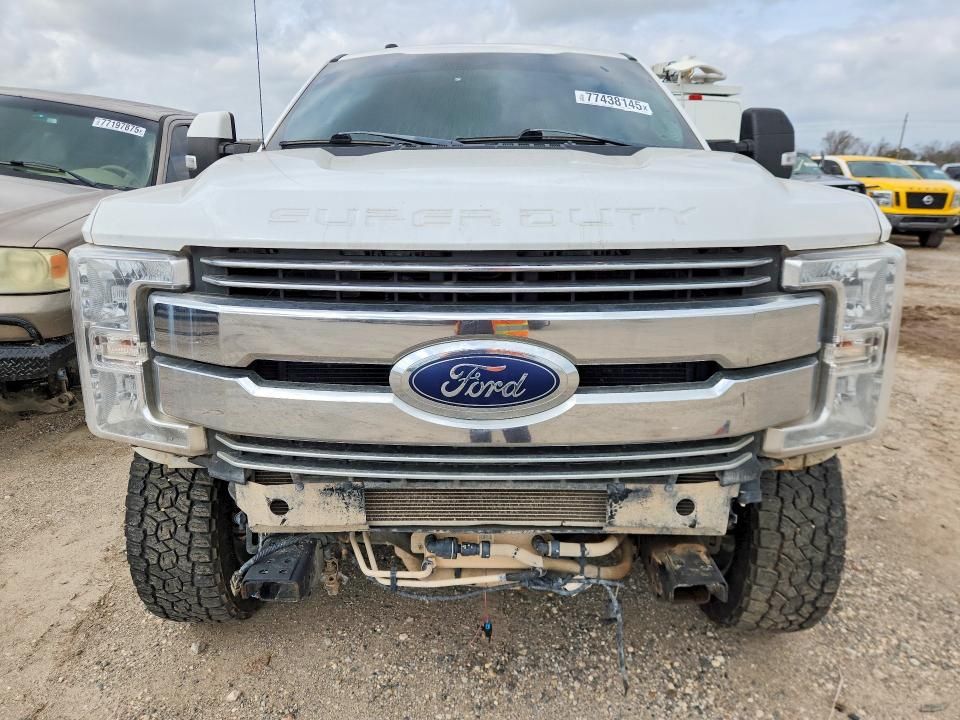 2018 Ford F350 Super Duty Flatbed Truck