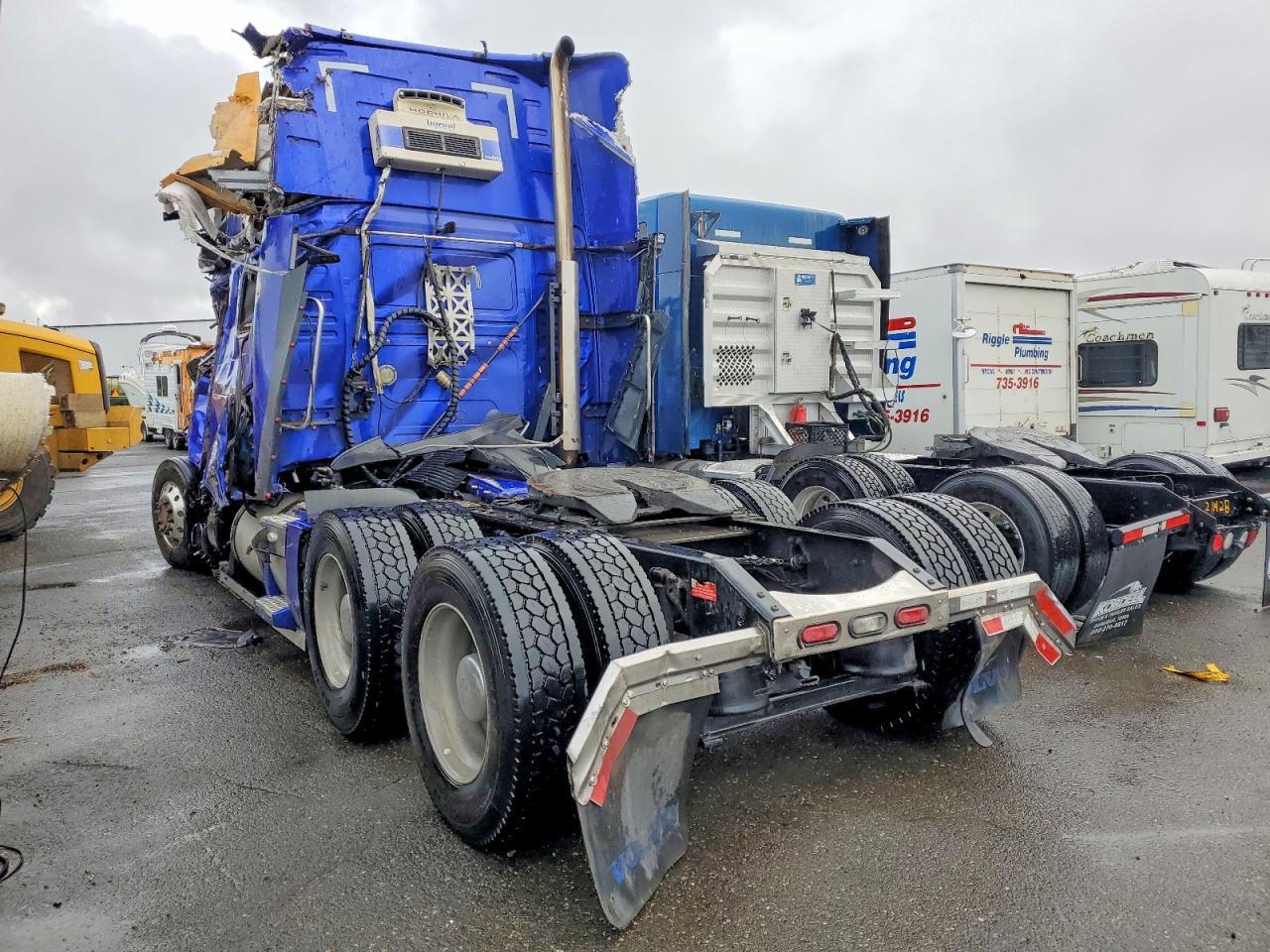 2015 Volvo VNL Semi Truck