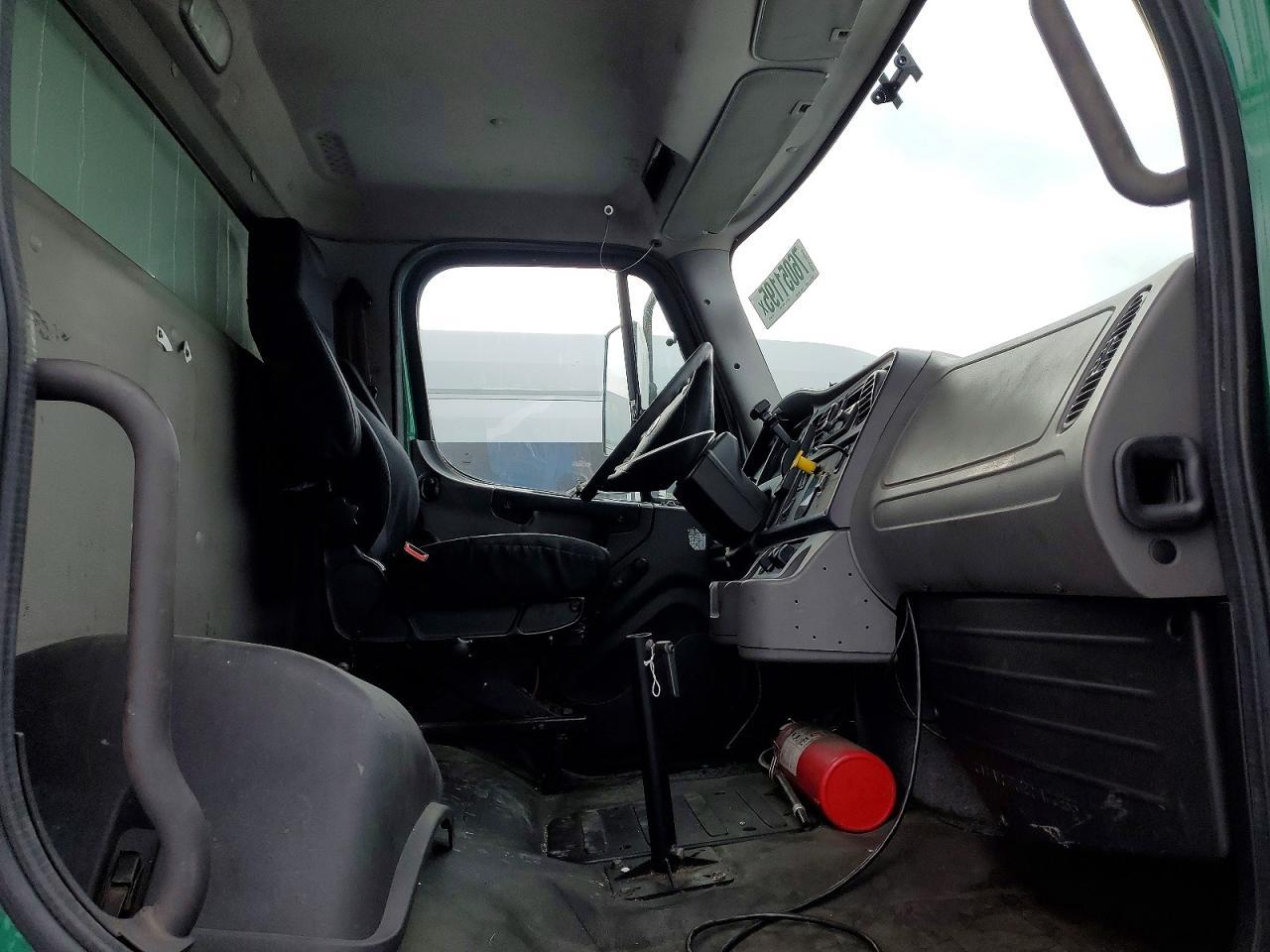 2016 Freightliner Business Class M2 BOX Truck