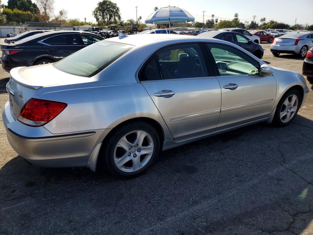 2005 Acura RL