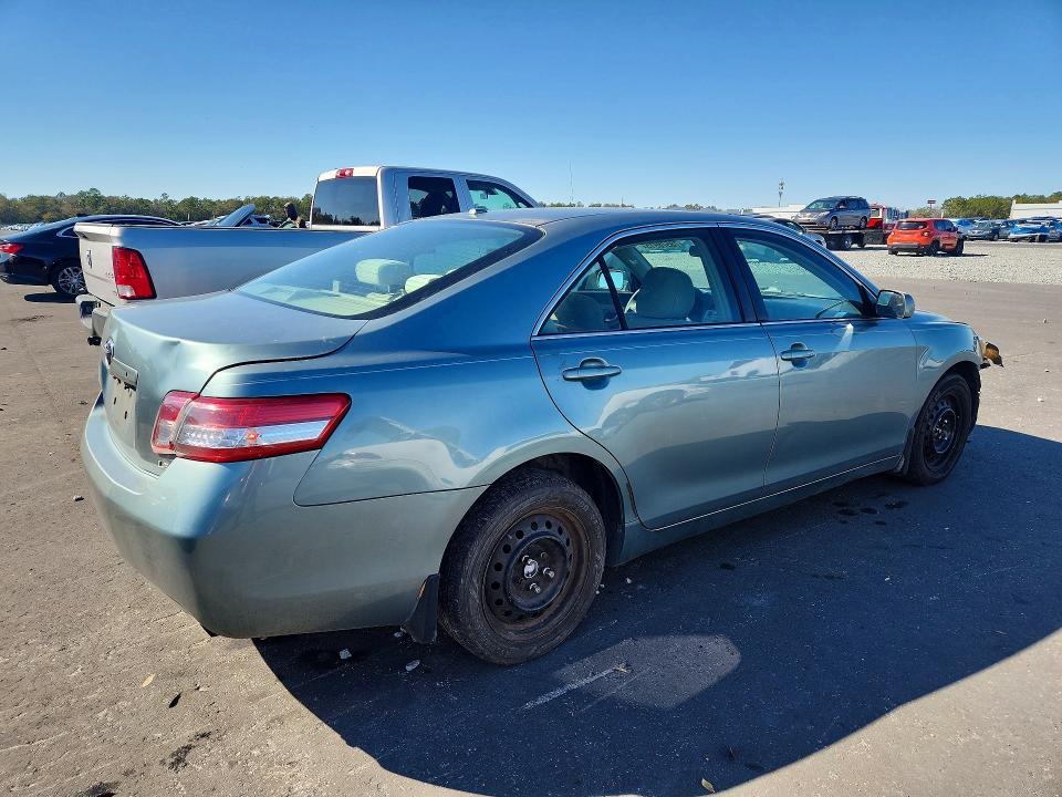 2011 Toyota Camry le