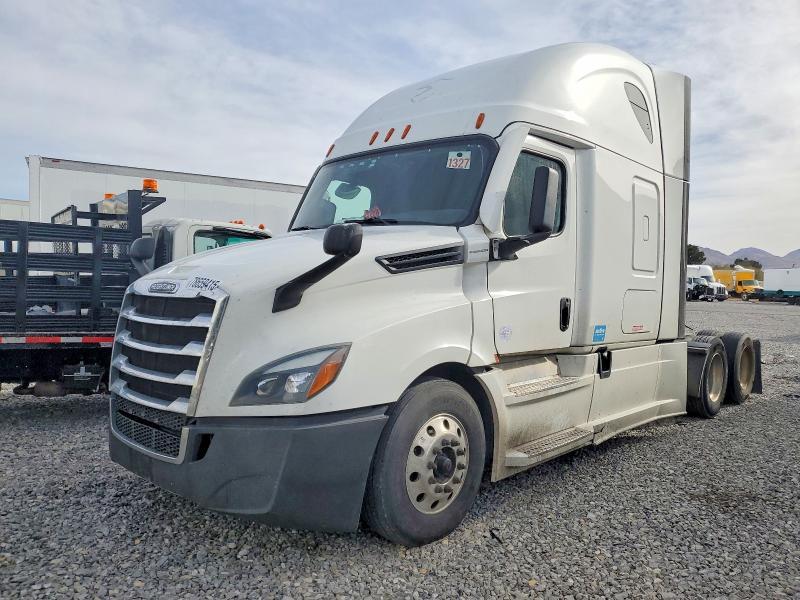 2021 Freigliner 2021 Freightliner Cascadia 126 Semi Truck