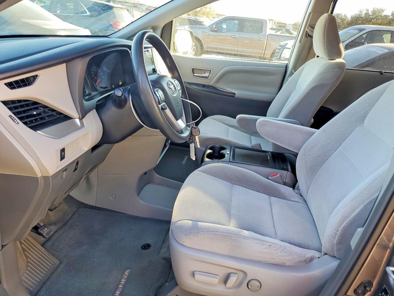 2015 Toyota Sienna le