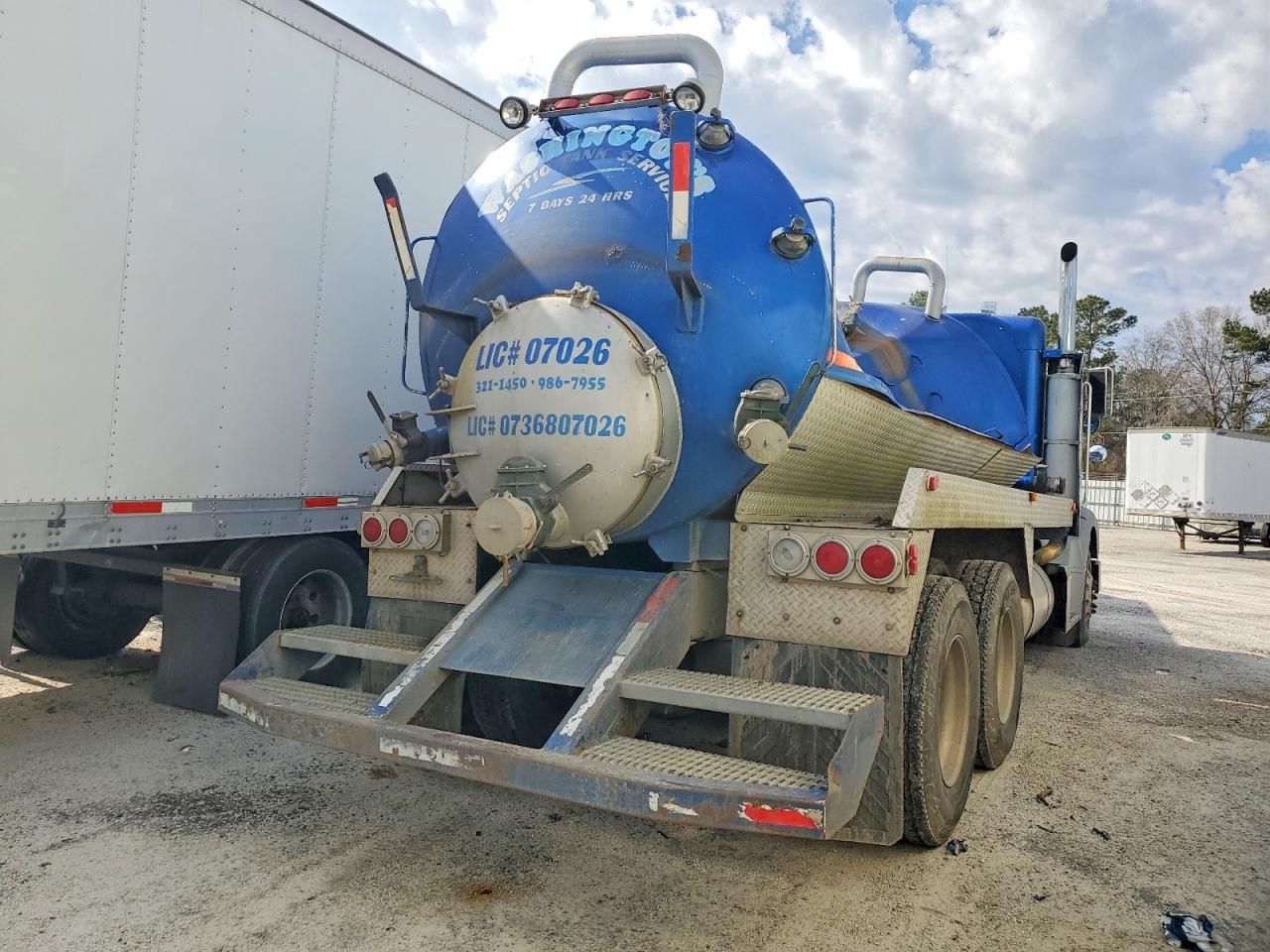 1999 Peterbilt 337 Septic Truck