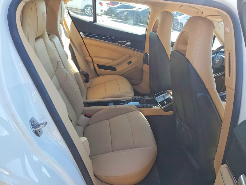 2016 Porsche Panamera 2