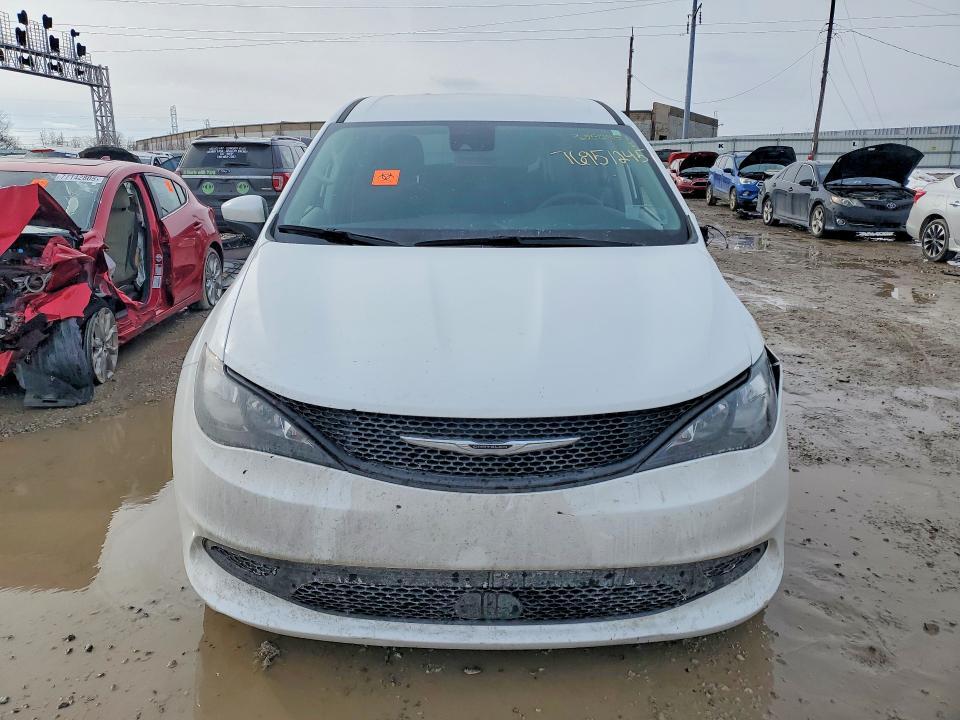 2023 Chrysler Voyager lx