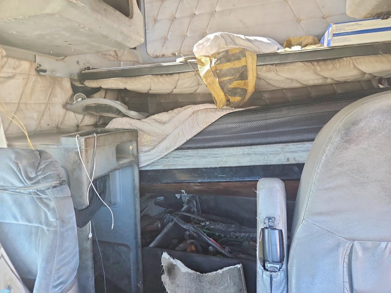 1996 Freightliner FLD120 Semi Truck