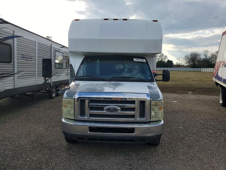 2008 Ford Econoline E350 Super Duty Cutaway Van