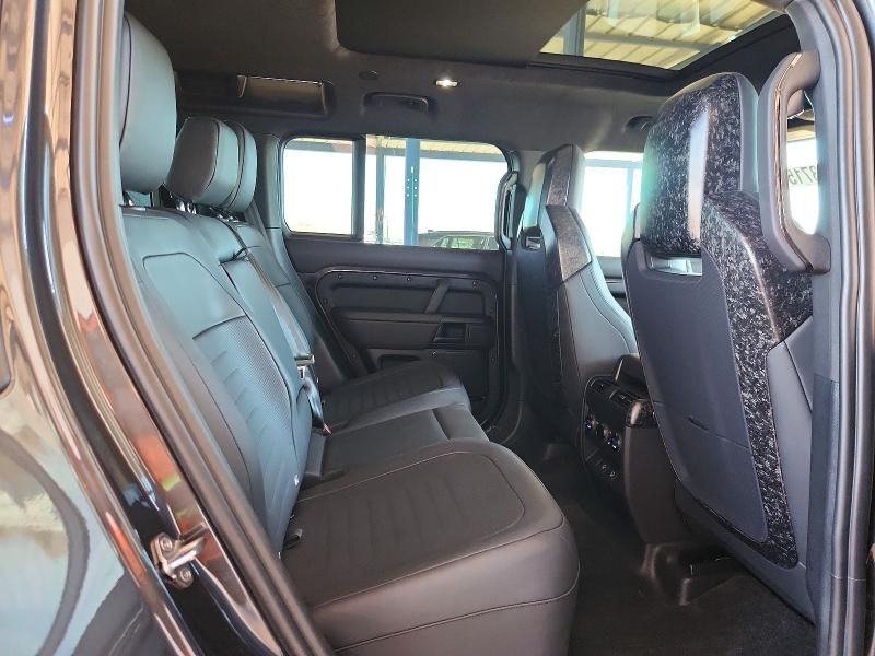 2025 Land Rover Defender Octa