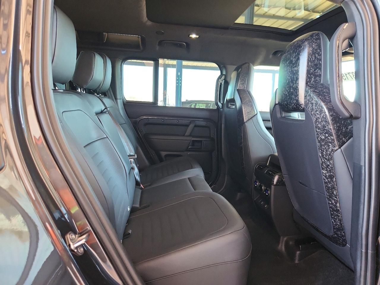 2025 Land Rover Defender Octa