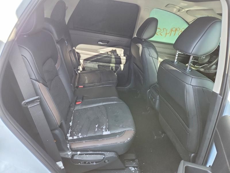 2025 Nissan Pathfinder Platinum