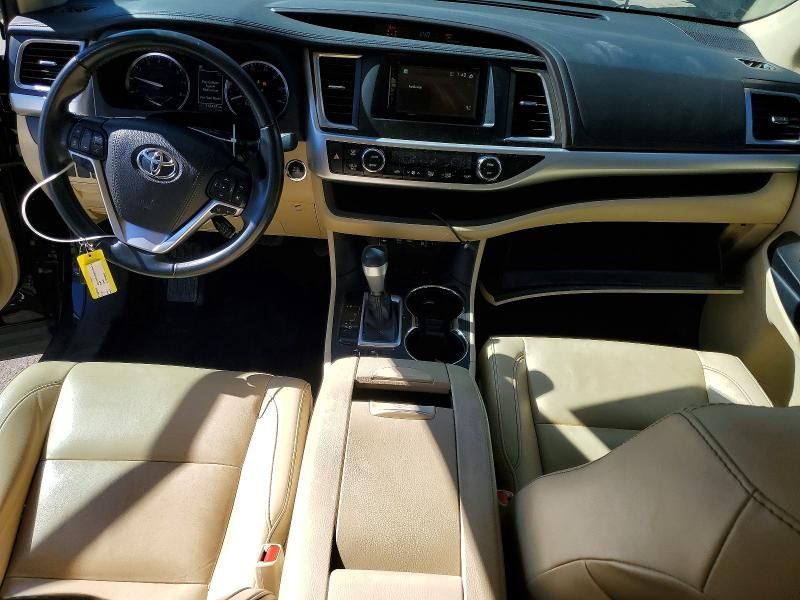 2019 Toyota Highlander se