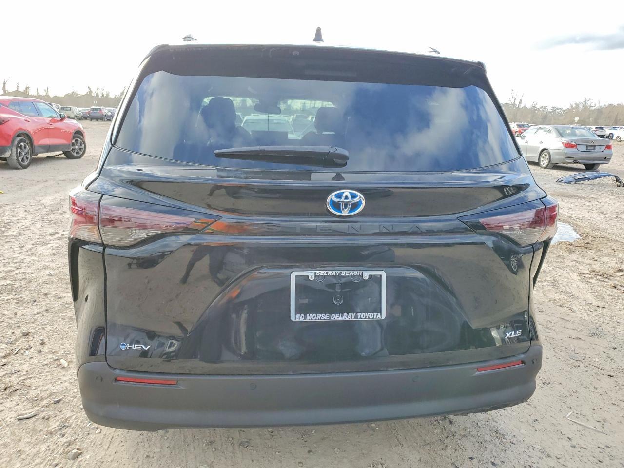 2025 Toyota Sienna xle