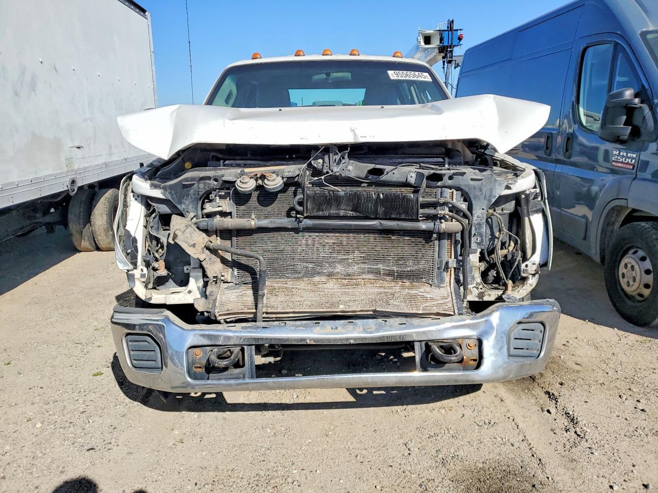 2013 Ford F350 Super Duty Truck Cab AND Chassis