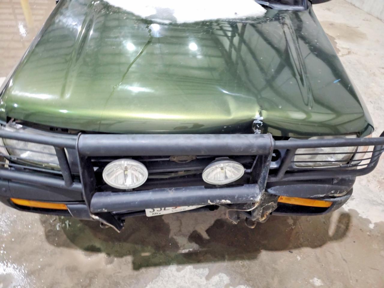 1996 Nissan Pathfinder xe