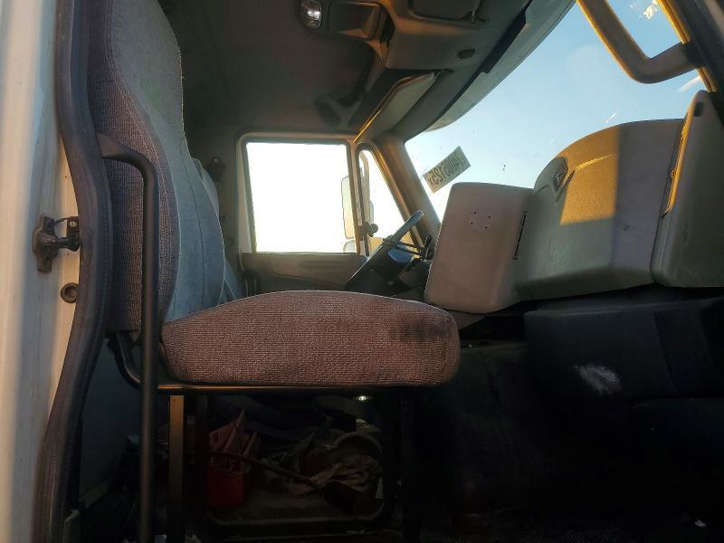2016 International 8600 Semi Truck