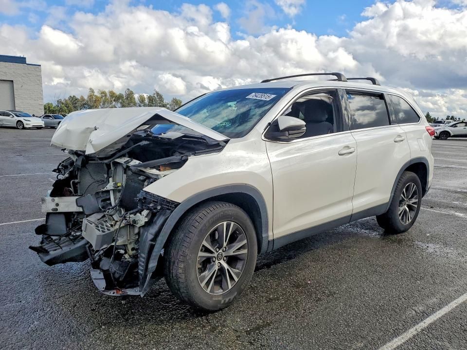 2019 Toyota Highlander le