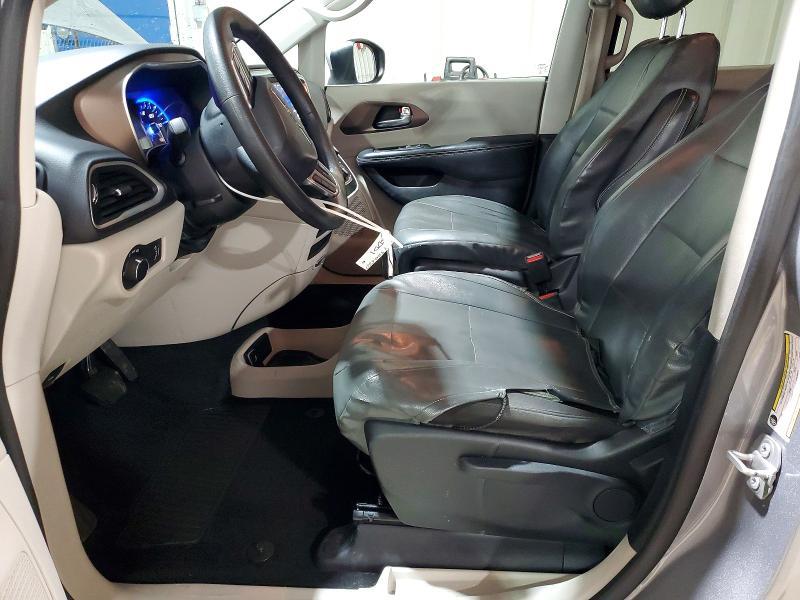 2020 Chrysler Voyager l