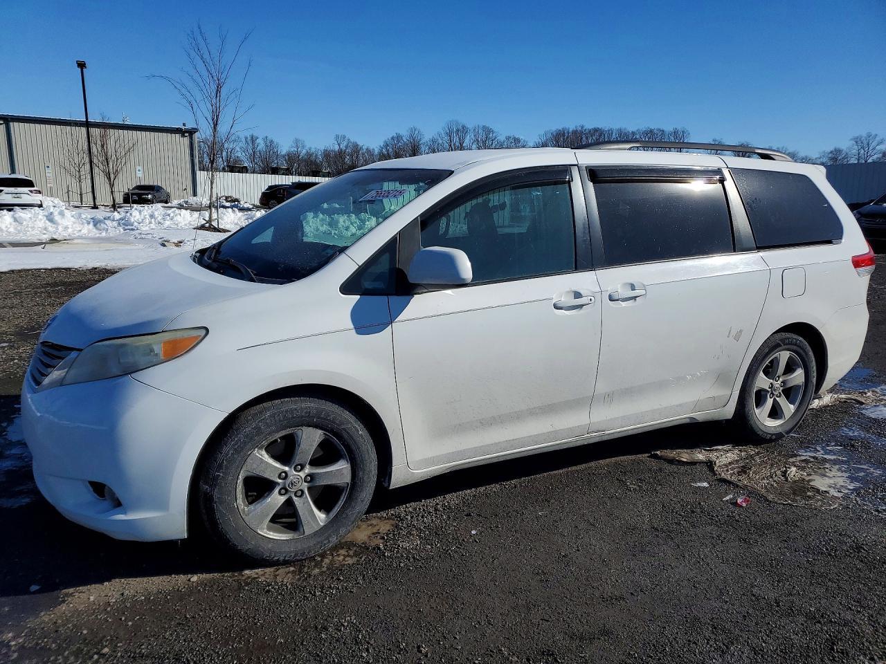 2011 Toyota Sienna le