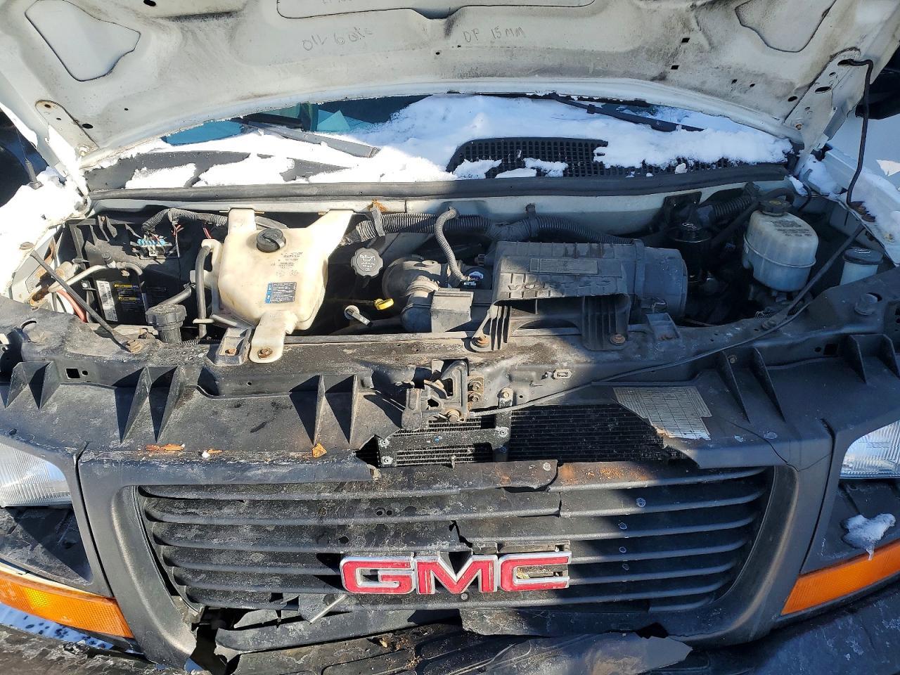 2011 GMC Savana Cutaway G3500