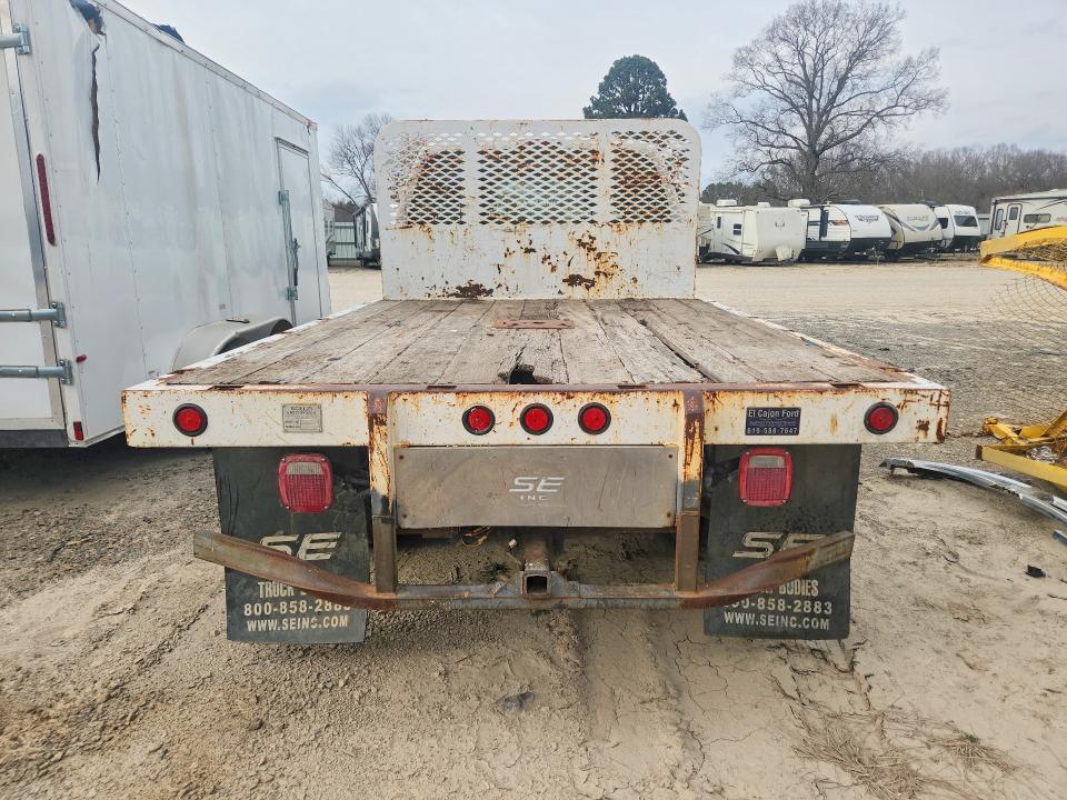 2005 Ford F350 Super Duty Flatbed Truck