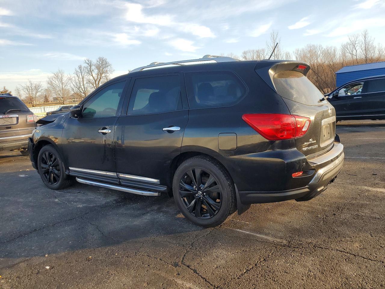 2017 Nissan Pathfinder s