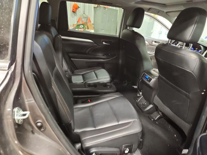 2019 Toyota Highlander se
