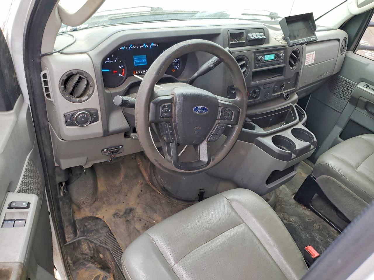 2022 Ford E350 Utility / Service Truck