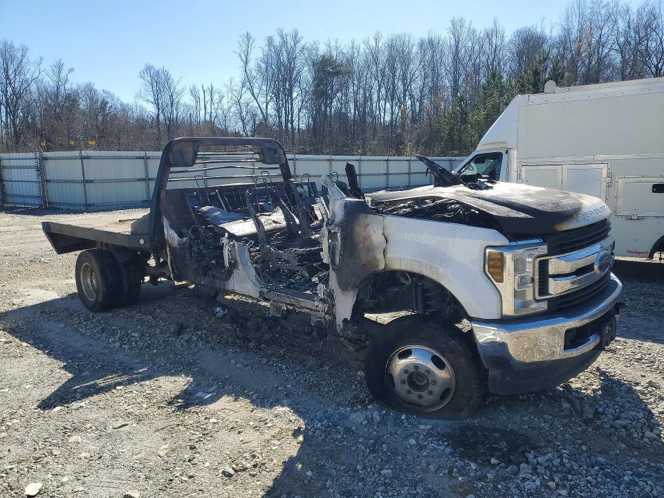 2019 Ford F350 Super Duty Flatbed Truck