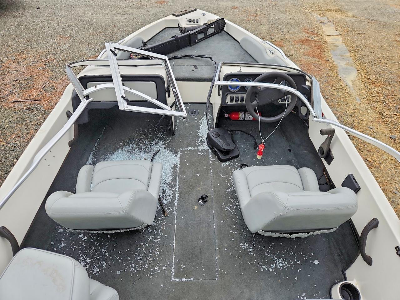 2004 Stratos 180 Boat-Outboard Engine