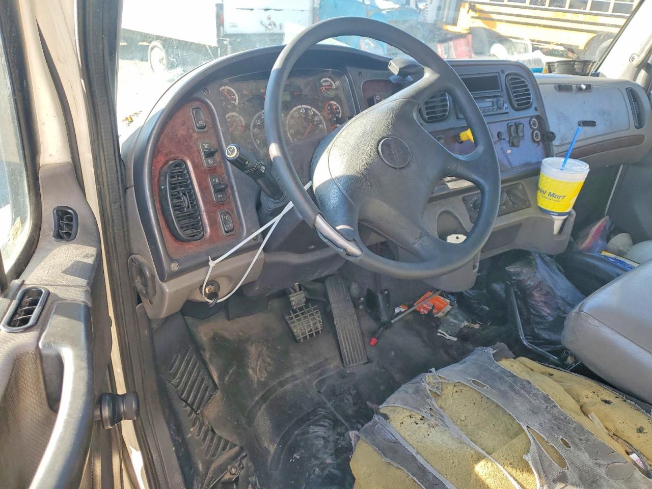 2016 Freightliner Business Class M2 BOX Truck
