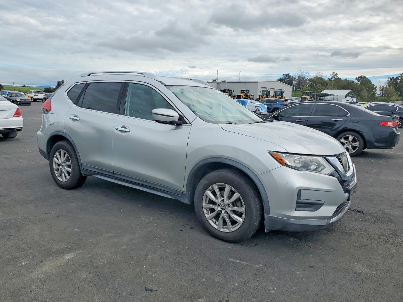 2017 Nissan Rogue sv