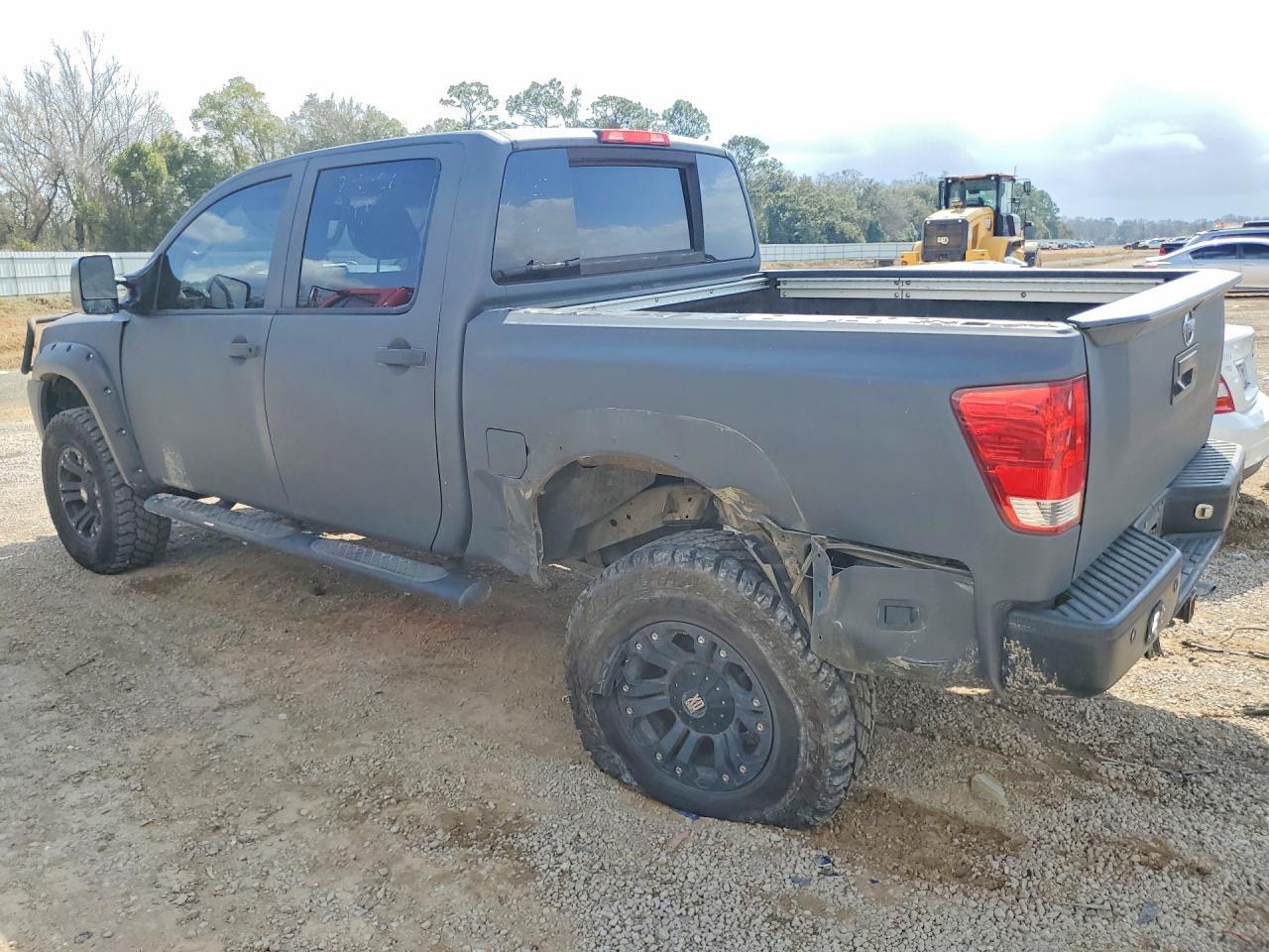 2013 Nissan Titan SV